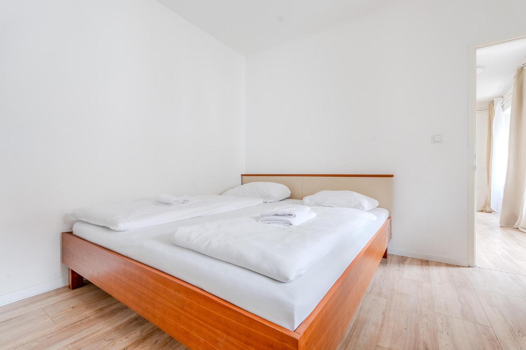 Whats-App Self-Check-In - Vibrant City Life In Graz Exterior photo